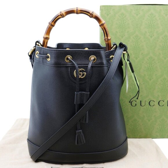Gucci  Diana Bamboo Leather Bucket Bag Black 724652 - Picture 3 of 13
